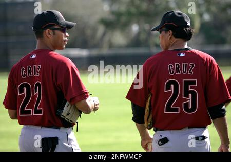 Houston Astros outfielder Jose Cruz Jr. runs out a ground ball in the sixth  inning against the Atlanta Braves in a spring training baseball game,  Saturday, March 8, 2008, in Lake Buena