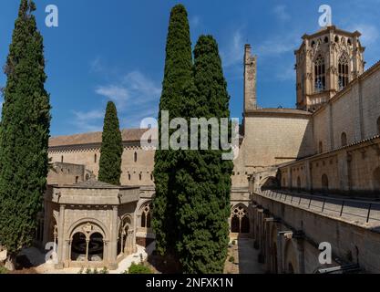 Precioso claustro del Monasterio de Poblet. Tarragona, España Stock Photo
