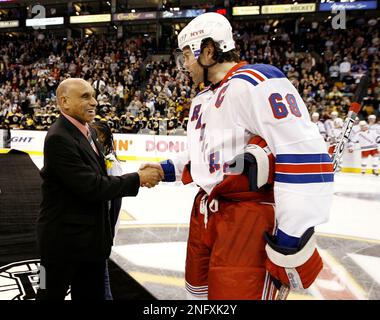 Former Boston Bruins player Bobby Orr (L) shakes hands with former  Philadelphia Flyers player Bobby Clarke before the 2010 Bridgestone NHL  Winter Classic between the Bruins and Flyers at Fenway Park in