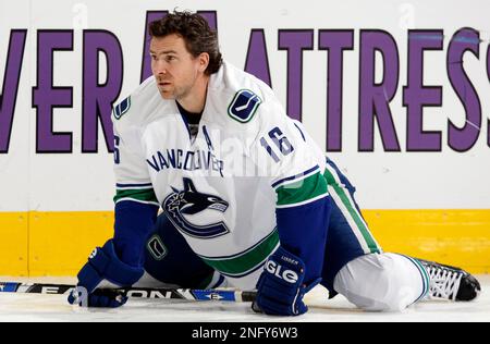 Trevor linden hi-res stock photography and images - Alamy