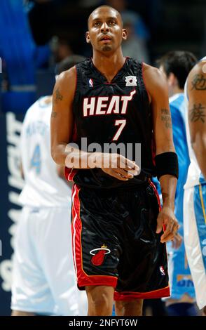 Miami Heat guard Anfernee 'Penny' Hardaway poses with Shaquille O'Neal (32)  at media day. (AP Photo/J. Pat Carter Stock Photo - Alamy