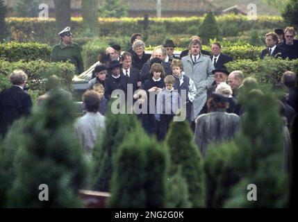 The family of deceased state governor of Schleswig Holstein Uwe