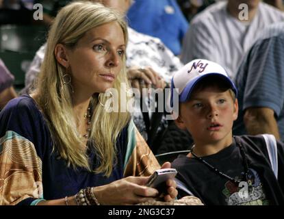 Tom Glavine And Wife Chris Bringing The Heat At Childhood Cancer