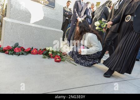 Marin, Spain. Feb 17Th, 2023. Inauguration of the commemorative plaque and wreath laying by the families and authorities of Spain, Peru and Canada of the 21 people who died in the wreck of the Spanish fishing boat, Vila de Pitanxo, with crew from Spain, Peru and Ghana. the ceremony was attended by the president of the xunta de Galicia. The mayoress of Marin and the spokeswoman for the 21 families of the shipwreck victims present the event. credit: Xan Gasalla/Alamy Live News Stock Photo