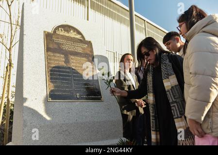 Marin, Spain. Feb 17Th, 2023. Inauguration of the commemorative plaque and wreath laying by the families and authorities of Spain, Peru and Canada of the 21 people who died in the wreck of the Spanish fishing boat, Vila de Pitanxo, with crew from Spain, Peru and Ghana. the ceremony was attended by the president of the xunta de Galicia. The mayoress of Marin and the spokeswoman for the 21 families of the shipwreck victims present the event. credit: Xan Gasalla/Alamy Live News Stock Photo