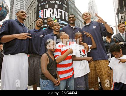 Ohio State's Greg Oden waits for the start of the 2007 NBA Draft Thursday,  June 28, 2007 in New York. (AP Photo/Kathy Willens Stock Photo - Alamy