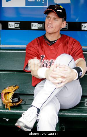 Houston Astros designated hitter Craig Biggio smiles before the start of a  baseball game against the Texas Rangers, Friday, June 22, 2007, in  Arlington, Texas. (AP Photo/Matt Slocum Stock Photo - Alamy