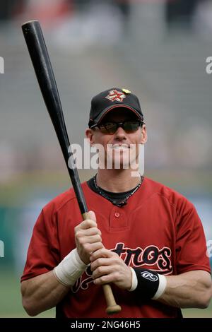 Houston Astros designated hitter Craig Biggio smiles before the start of a  baseball game against the Texas Rangers, Friday, June 22, 2007, in  Arlington, Texas. (AP Photo/Matt Slocum Stock Photo - Alamy