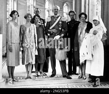 Members of the Belgium royal family pose for photographers as they present Princess Josephine-Charlotte to the public, right in arms of nurse, in the Royal Palace, in Brussels, Oct. 13, 1927. From right to left; Nurse with Princess Josephine-Charlotte,; Princess Astrid, her mother; Prince Leopold, her father; King Albert I; and Queen Elizabeth, second from left. Others in picture unidentified. (AP Photo)