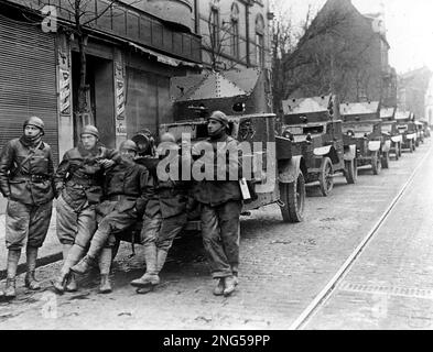 During the French occupation of the Ruhr area, artillery, like these ...