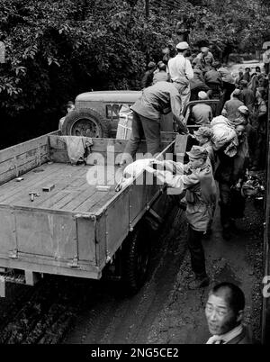 [ 1945 Japan - Japanese POWs in Okinawa ] — Japanese prisoners of war ...