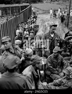 [ 1945 Japan - Japanese POWs in Okinawa ] — Japanese prisoners of war ...