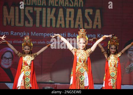 Indonesian perform sagita dance Stock Photo