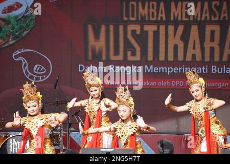 Indonesian perform sagita dance Stock Photo