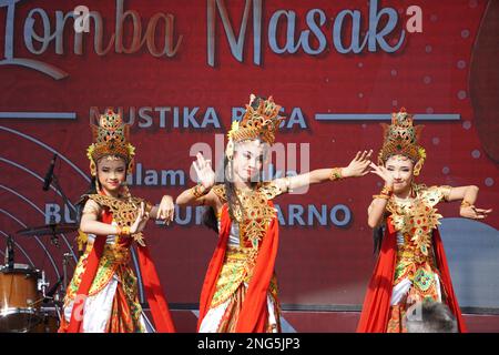 Indonesian perform sagita dance Stock Photo