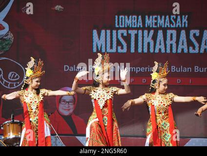 Indonesian perform sagita dance Stock Photo