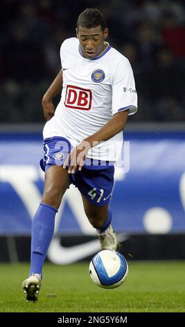 berlins-jerome-boateng-plays-