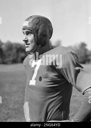 New York Giants Mel Hein, left and Kayo Lunday, right, of offer a bit of  advice to Chester Gladchuk (26) All-American center of the Boston College  team last, year, and Louis P. DeFilippo, (55) star pivot of the Fordham  University Rams, who have donned