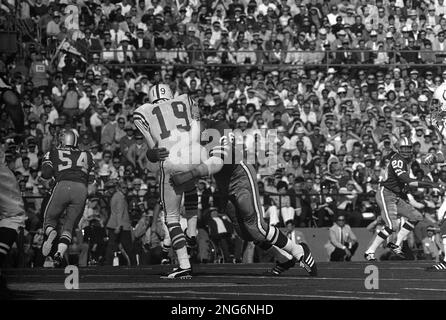 Quarterback Johnny Unitas of the Baltimore Colts poses in Westminster, MD  on July, 19, 1961. (AP Photo Stock Photo - Alamy