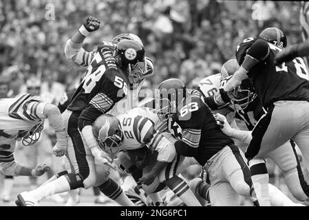 Linebacker Jack Lambert of the Pittsburgh Steelers looks on from the   Pittsburgh steelers football, Pittsburgh steelers, Pittsburgh steelers  players