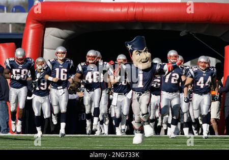 The New England Patriots and the New York Giants line up for the snap at  the line of scrimmage during an NFL football game, Thursday, Oct. 10, 2019  in Foxborough, Mass. (Winslow