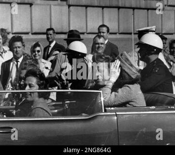 Sept. 6, 2006 - JOHN CONNALLY WITH HIS WIFE NELLIE CONNALLY. REPORTERS ...