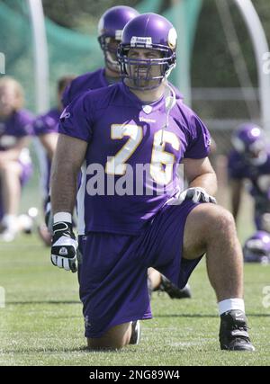 Minnesota Vikings offensive lineman Steve Hutchinson (76) on the