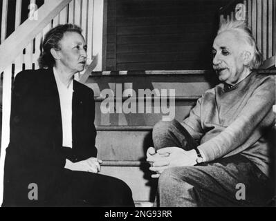 Marie Curie and Albert Einstein Stock Photo - Alamy