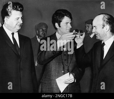 Bobby Fischer in Hilton Hotel in Amsterdam for talks with FIDE president  Max Euwe (right) on the world championship duel with Boris Spassky, January  31, 1972, chess, sports, The Netherlands, 20th century