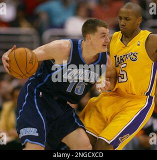 Los Angeles Lakers' Caron Butler dunks during the first half against the  Golden State Warriors, Friday night, Dec. 3, 2004, in Los Angeles. (AP  Photo/Mark J. Terrill Stock Photo - Alamy