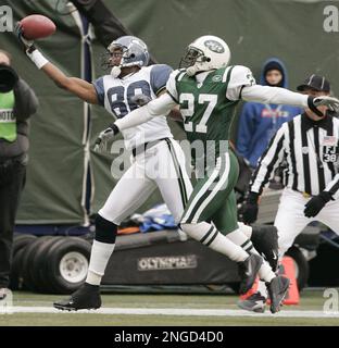 Seattle Seahawks wide receiver Jerry Rice can't handle a pass in the second  quarter against the Arizona Cardinals, Sunday, Oct. 24, 2004, in Tempe,  Ariz. (AP Photo/Paul Connors Stock Photo - Alamy