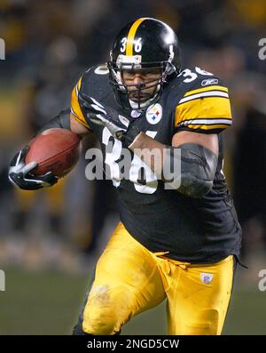 Pittsburgh Steelers Jerome Bettis became the the NFL ninth all-time leading  running back with 12075 yards, late in the fourth quarter at Heinz Feild in  Pittsburgh PA., in the game against the