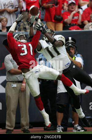 Jacksonville Jaguars trainers help Reggie Williams off the field after he  was shaken up in the first quarter in a game against the St. Louis Rams at  the Edward Jones Dome in St. Louis on October 30, 2005. (UPI Photo/Bill  Greenblatt Stock Photo - Alamy