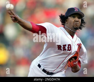 Boston Red Sox starter Pedro Martinez fires to the plate against the New  York Yankees during the first inning Friday, Sept. 24, 2004, in Boston (AP  Photo/Charles Krupa Stock Photo - Alamy