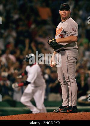 Minnesota Twins pitcher Sidney Ponson winds up to throw out Boston