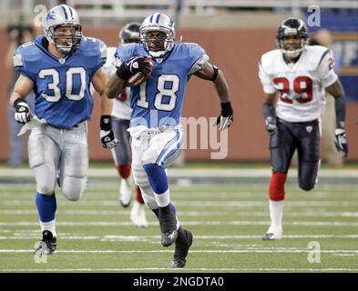 Detroit Lions fullback Cory Schlesinger (30) wears the new Detroit Lions  home uniform while defensive end Kalimba Edwards (98) wears the new road  uniforms in Detroit, Wednesday, April 23, 2003. On the