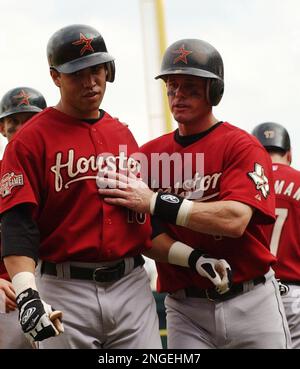 Houston Astros Carlos Beltran, left, is congratulated by teammate