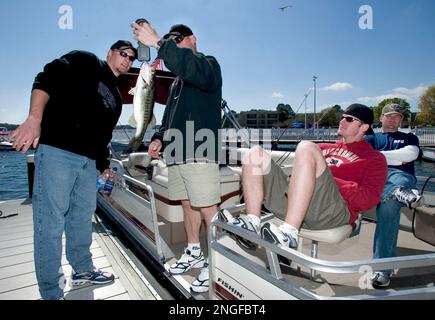 Houston Astros manager Dusty Baker Jr., center, talks with Jeff Bagwell,  left, Community Outreach Executive, and Craig Biggio, right, Special  Assistant to the GM, right, before a spring training baseball game against