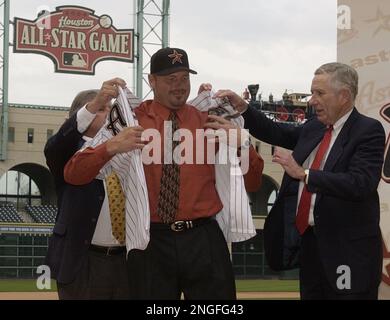 Houston Astros general manager Gerry Hunsicker, right, helps