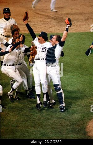 Detroit Tigers pitcher Willie Hernandez and catcher Lance Parrish celebrate  Oct. 14, 1984 after beating the San Diego Padres to win the World Series.  (AP Photo/Ron Heflin Stock Photo - Alamy