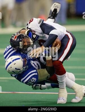 HOUP2002090801 - Houston, Sept. 8, (UPI) -- Houston Texans quarterback  David Carr (8) tries to escape the Dallas Cowboys defense during the 2nd  quarter on Sept. 8, 2002, in Houston. The Texans