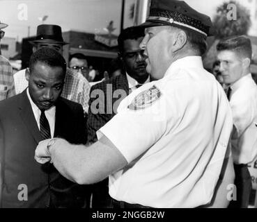 Albany, Georgia: July 7, 1962 Police officers carry away a teenage ...