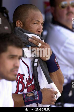 Atlanta Braves right fielder Gary Sheffield manages to hold on to