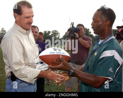 Jeff Samardzija honors his Notre Dame football coach, Tyrone Willingham