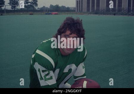 New York Jets quarterback Joe Namath (12) drops back to pass in Super Bowl  III, Jan. 12, 1969 in Miami, Fl. (AP Photo Stock Photo - Alamy