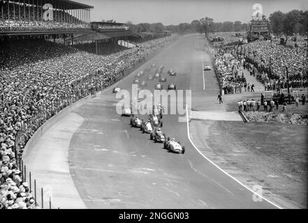 https://l450v.alamy.com/450v/2nggn03/thirty-three-competitors-in-the-indianapolis-500-mile-race-approach-the-first-curve-of-the-indianapolis-motor-speedway-in-the-38th-running-in-indianapolis-ind-may-31-1954-pole-winner-jack-mcgrath-right-driving-a-hinkle-special-is-leading-bill-vukovich-went-on-to-win-the-indy-500-at-an-average-speed-of-13084-miles-per-hour-ap-photo-2nggn03.jpg