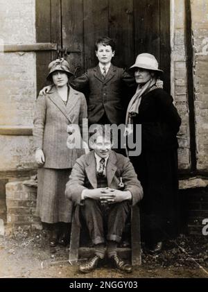 Lady Elizabeth Bowes-Lyon and the Countess of Strathmore, Glamis Castle ...