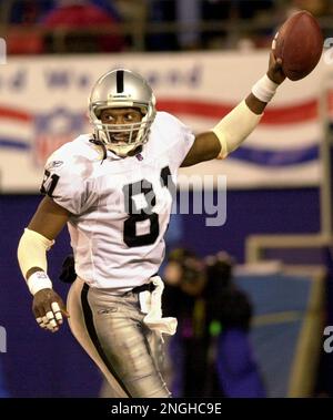 25 Nov 2001: Jerry Rice of the Oakland Raiders during the Raiders 28-10  victory over the New York Giants at Giants Stadium in East Rutherford, New  Jersey. (Icon Sportswire via AP Images