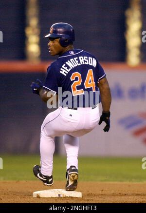 16 August 2001. Rickey Henderson of the San Diego Padres. Qualcomm Stadium,  San Diego, CA. (Photo by Stan Liu/Icon Sportswire) (Icon Sportswire via AP  Images Stock Photo - Alamy