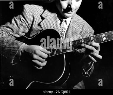 Django Reinhardt Belgian Jazz Guitarist Stock Photo Alamy django-reinhardt-belgian-jazz-guitarist-stock-photo-alamy